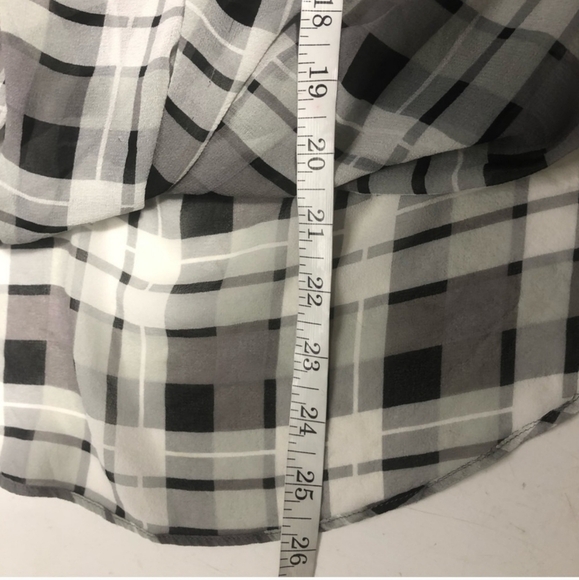 Aritzia Babaton Plaid Beau Blouse in 100% silk - Picture 9 of 10